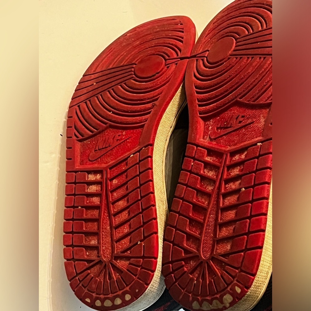 🔥Jordan 1 Retro Low Size 11 US Gray Red Black - Picture 7 of 8